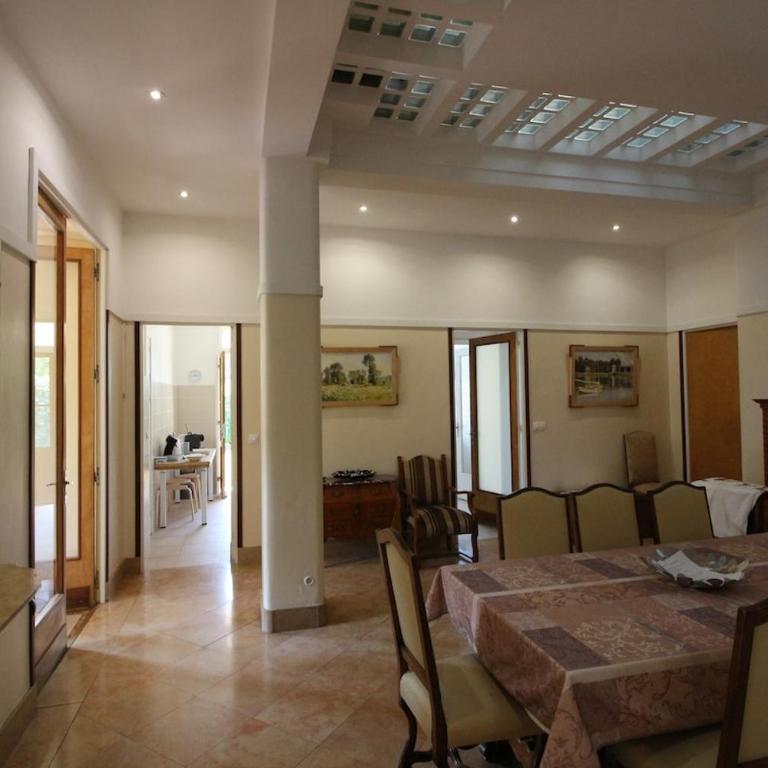 Large apartment with terrace in a villa - Apartamento - 13