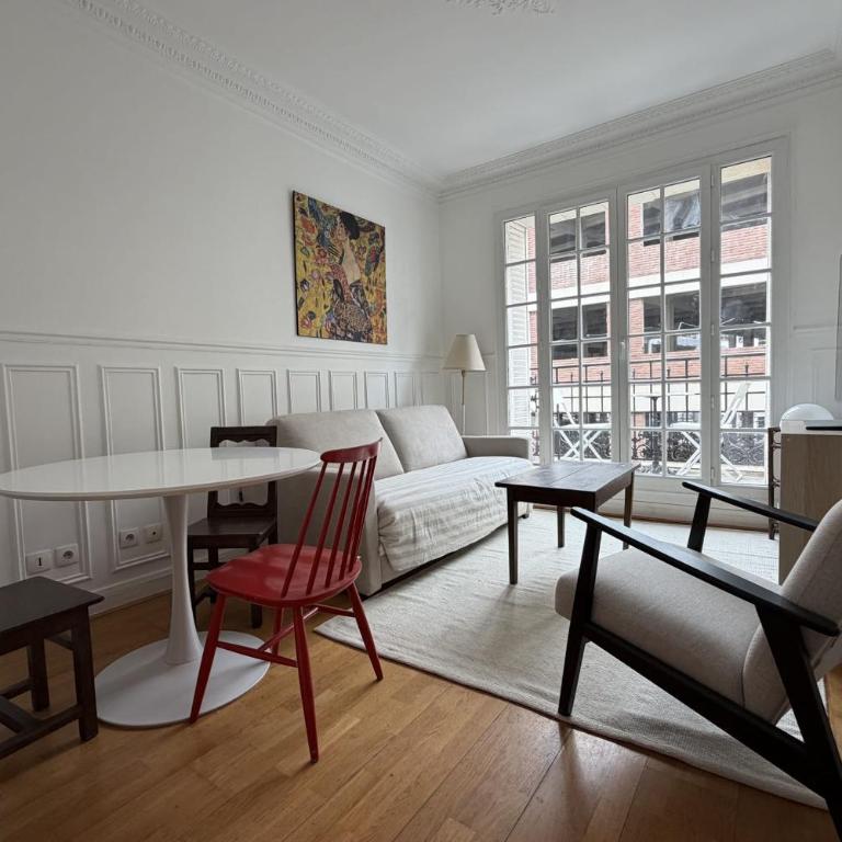 Charmant appartement rénové avec balcon à Paris 18 - Appartement - 2