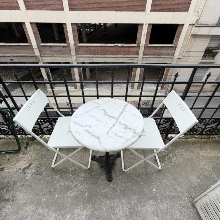 Charmant appartement rénové avec balcon à Paris 18 - Appartement - 1