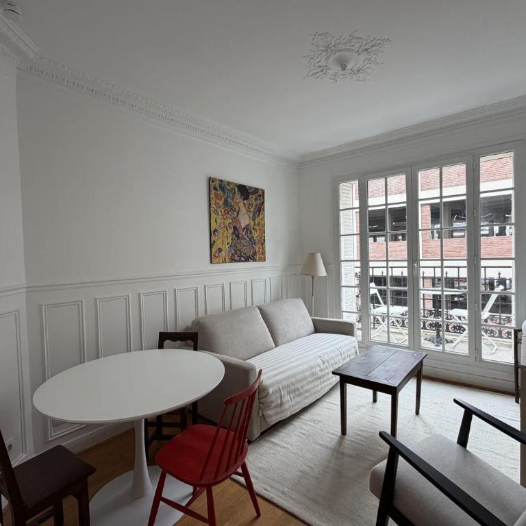 Charmant appartement rénové avec balcon à Paris 18 - Appartement - 4
