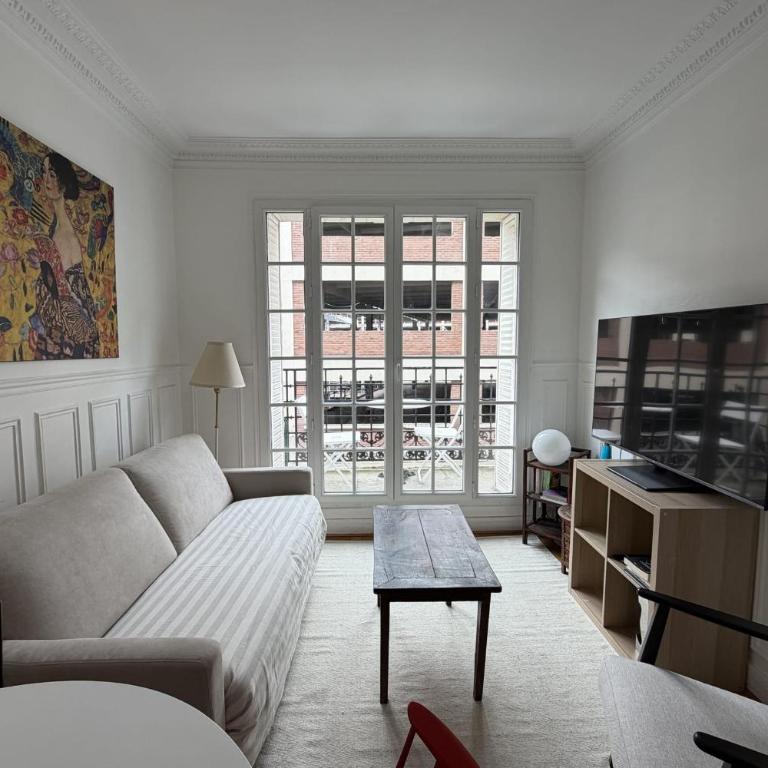 Charmant appartement rénové avec balcon à Paris 18 - Appartement - 3