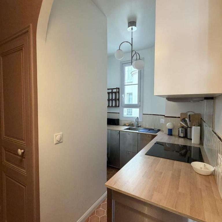 Charmant appartement rénové avec balcon à Paris 18 - Appartement - 6