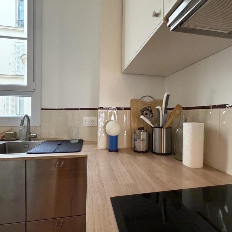 Charmant appartement rénové avec balcon à Paris 18 - Appartement - 8