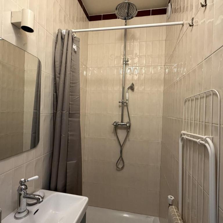 Charmant appartement rénové avec balcon à Paris 18 - Appartement - 14