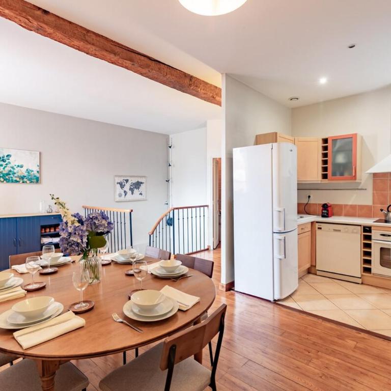 143m2 Hyper Centre Toulouse 9 Personnes, 3 Chambres 2 Salles de bains - Appartement - 58