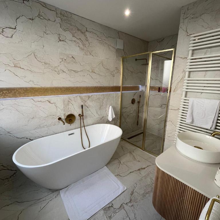 Beautiful 6 bedroom house - close beach - Maison 6 Chambres - 6