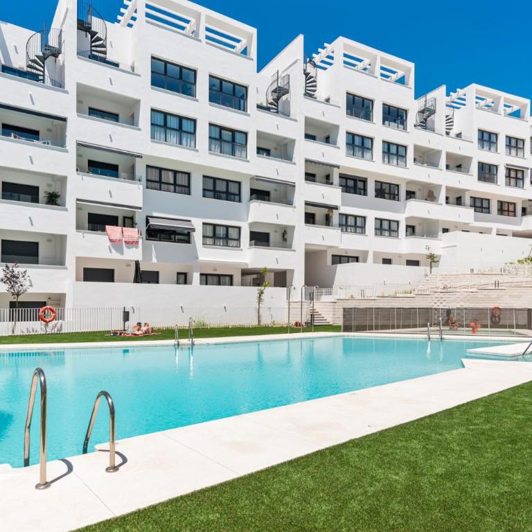 Estepona Garden Escape - Two-Bedroom Apartment with Balcony - 29