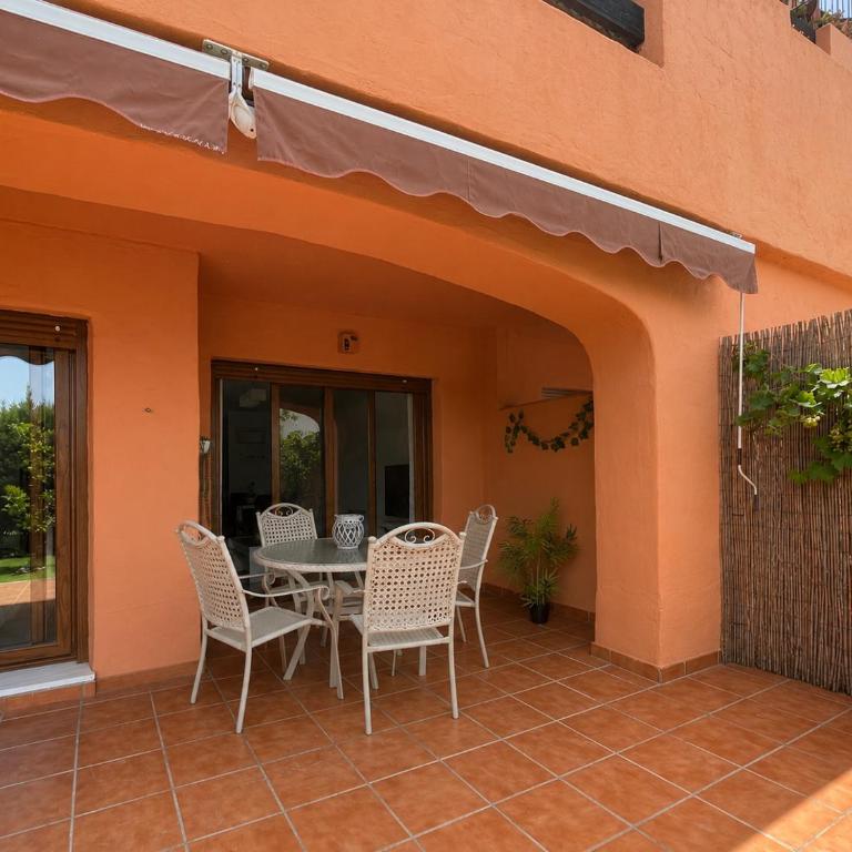 Beautiful 2-Bedroom Frontline Beach Apartment - Apartamento de 2 dormitorios - 24