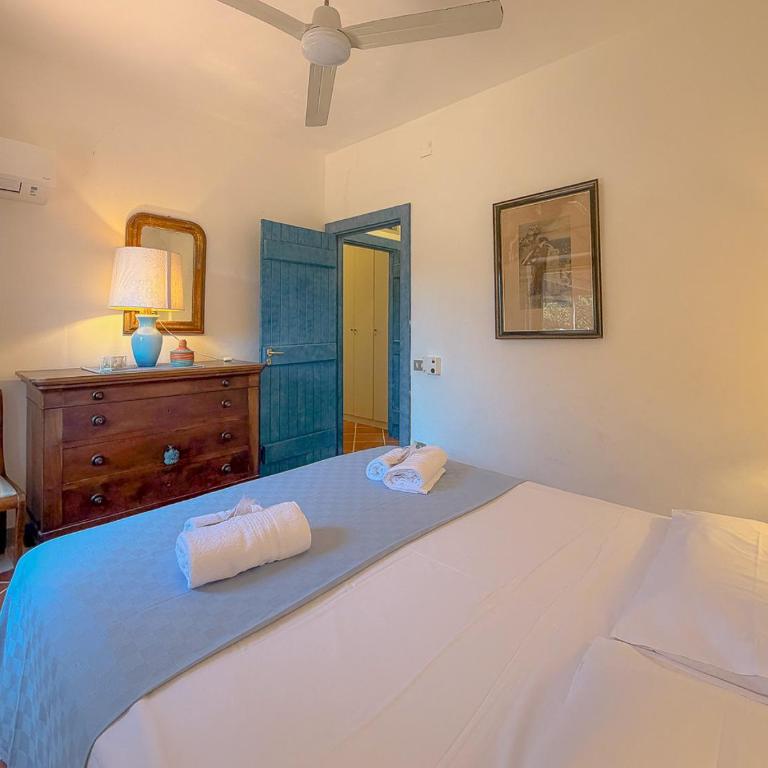 Exclusive Villa Overlooking La Pelosa Beach by Host Hero - Villa - 46