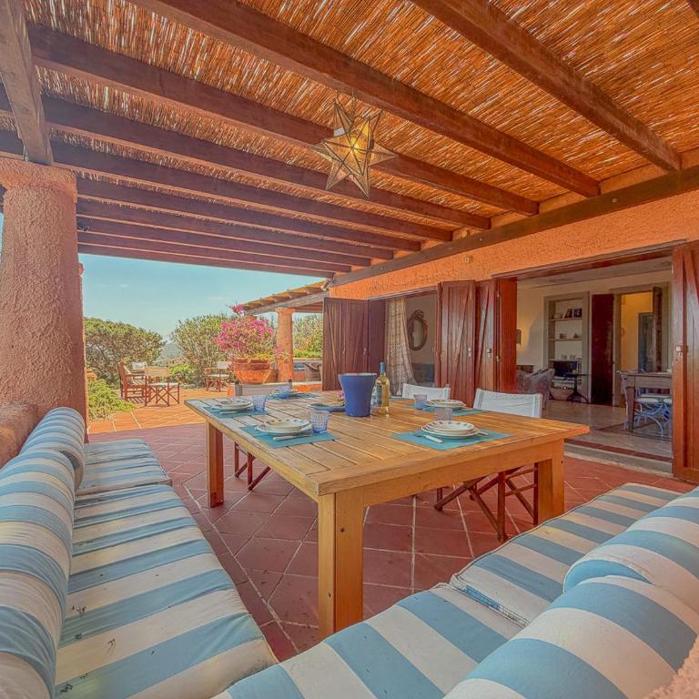 Exclusive Villa Overlooking La Pelosa Beach by Host Hero - Villa - 18