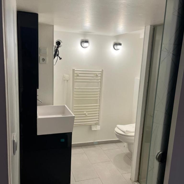 Spacious, bright and beautifully decorated flat in heart of Marais short walk to Picaso Museum - Appartement 2 Chambres - 10
