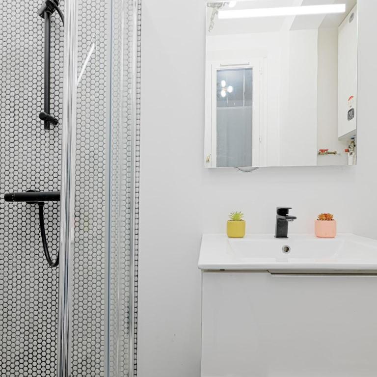Modern Large Studio Apartment for 3 - Studio - 10