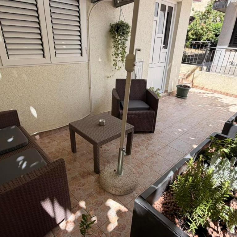 Apartments Yana - Dvokrevetni Studio sa Bračnim Krevetom i Terasom - 4