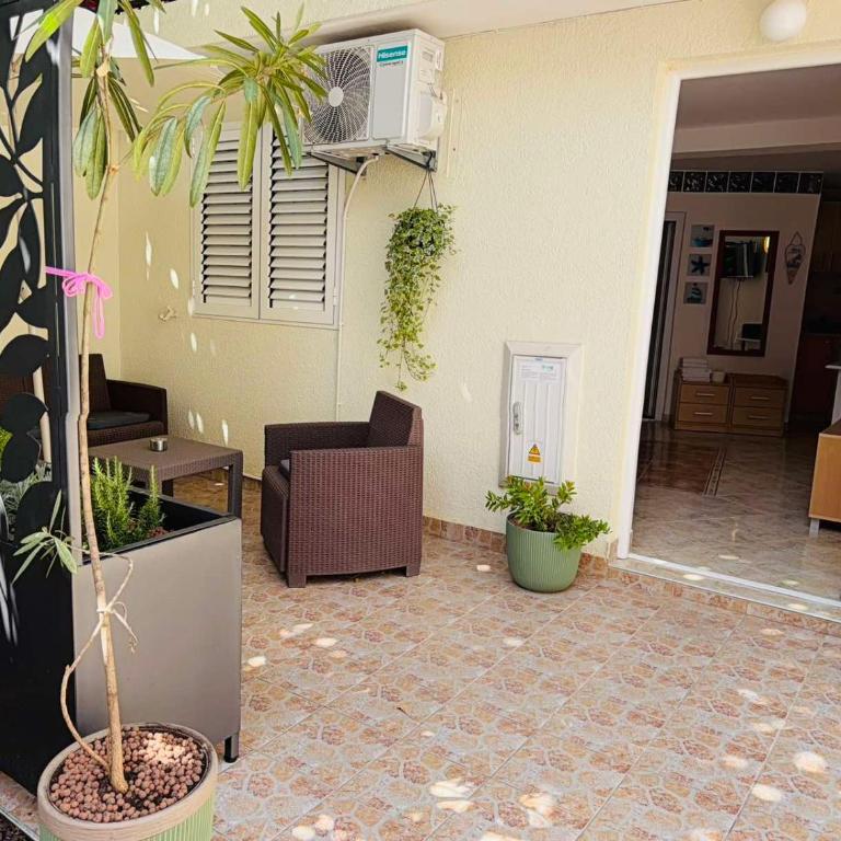 Apartments Yana - Dvokrevetni Studio sa Bračnim Krevetom i Terasom - 5