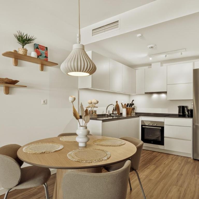 Casa Palmera Stylish Garden Apt Pool Estepona - Two-Bedroom Apartment with Terrace - 9