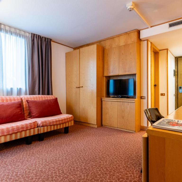 Hotel Les Jumeaux Courmayeur - Camera Quadrupla Familiare Comfort - 3