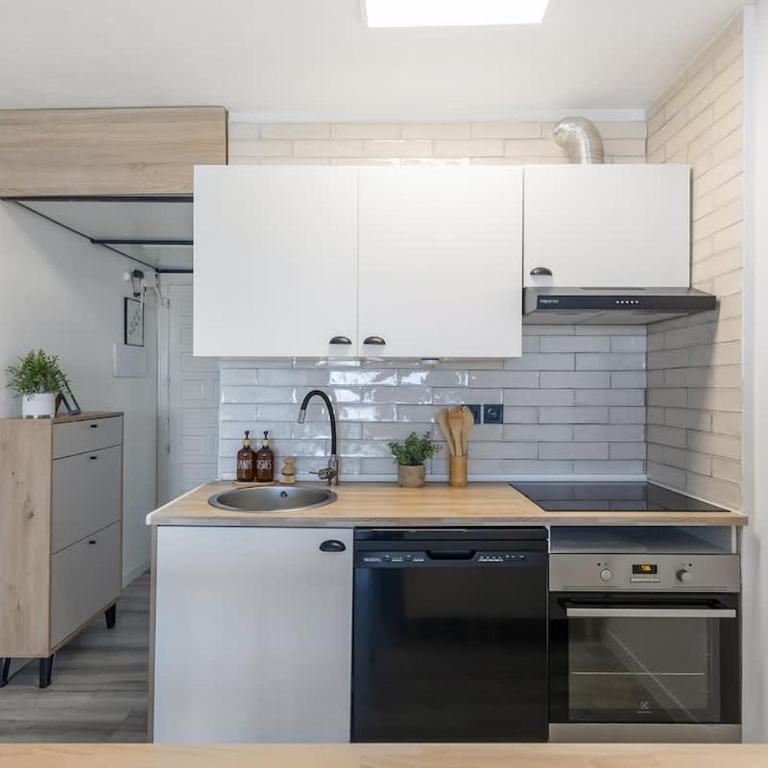 Cozy Studio Near Beach&Lakes - Studio - 12