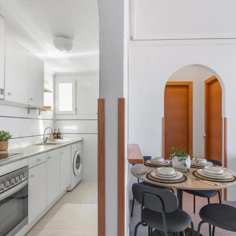 2BDR Apt with Pool Stunning Sunset 300m Beach - Apartment - 12