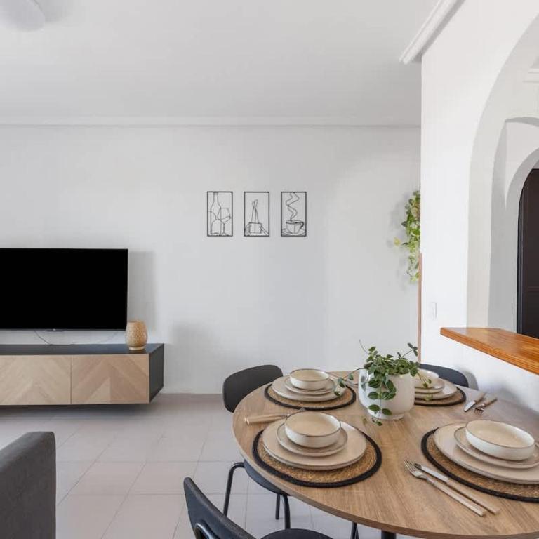 2BDR Apt with Pool Stunning Sunset 300m Beach - Apartment - 16