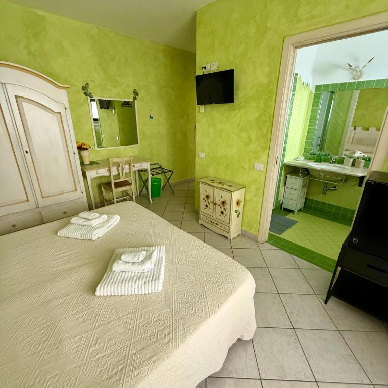B&B Le Farfalle - Camera Matrimoniale/Doppia con Letti Singoli con Balcone - 2