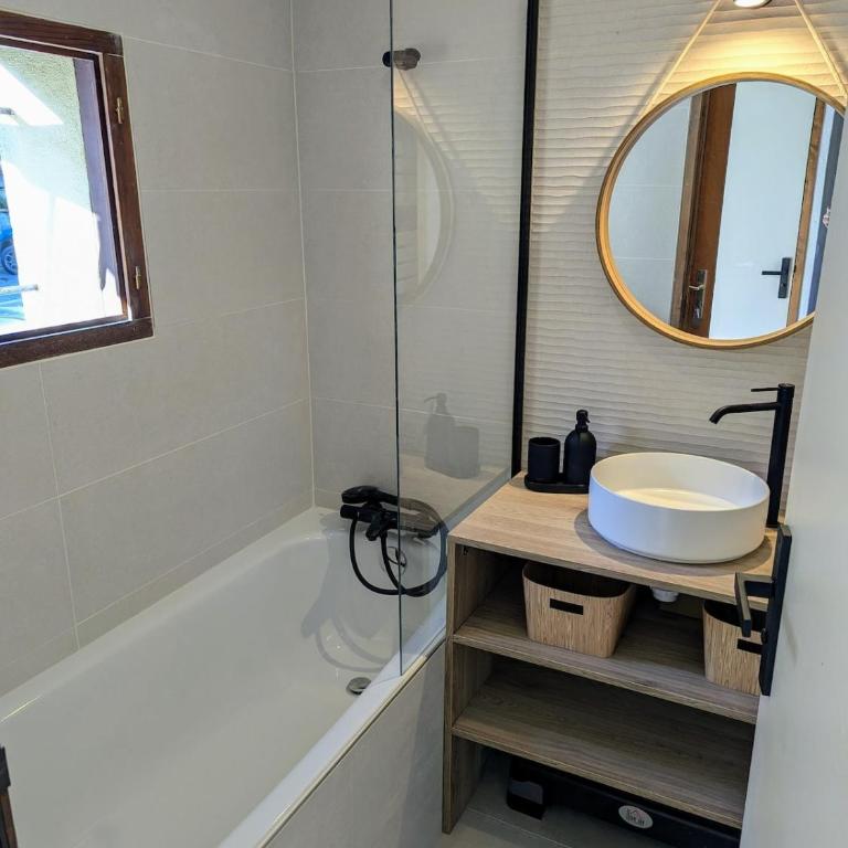 Appartement 2 chambres avec balcon, vue lac, parking et garage - Appartamento con 1 Camera da Letto - 19