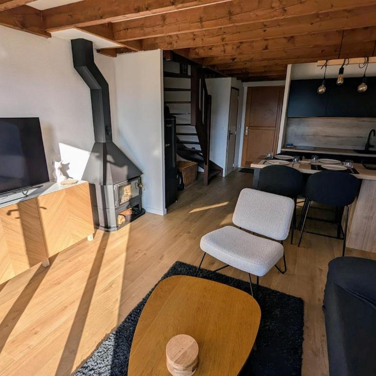 Appartement 2 chambres avec balcon, vue lac, parking et garage - Appartamento con 1 Camera da Letto - 23