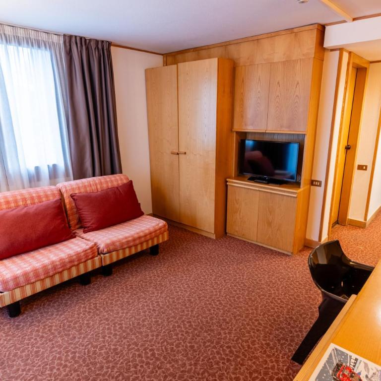 Hotel Les Jumeaux Courmayeur - Camera Quadrupla Familiare Comfort - 6