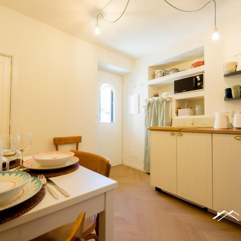 Beach 2Min | 2BR| WIFI|A/C| by Tilo - Appartamento Deluxe con 2 Camere da Letto e Balcone - 14