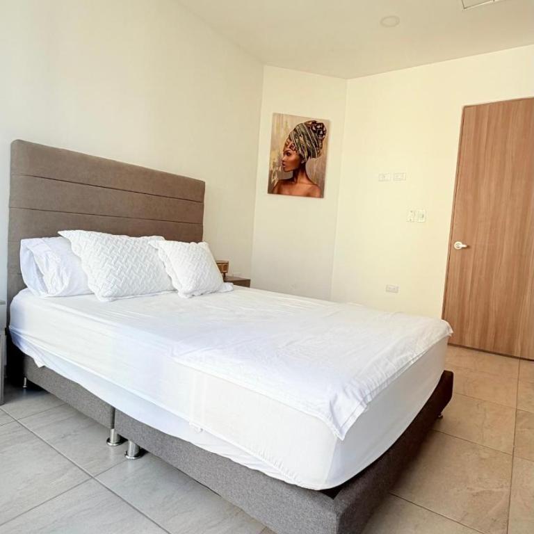 HOSTARA Rodadero, 2 blocks from the BEACH and Sky Tower Pool - Two-Bedroom Apartment with City View - 27