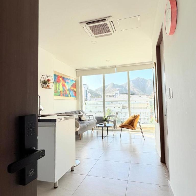 HOSTARA Rodadero, 2 blocks from the BEACH and Sky Tower Pool - Two-Bedroom Apartment with City View - 5