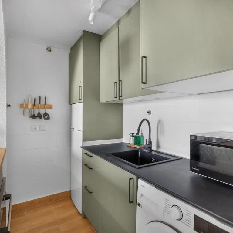 Peaceful 1BR Apt 10min Beach Pool & Workspace - Vacation Home - 16
