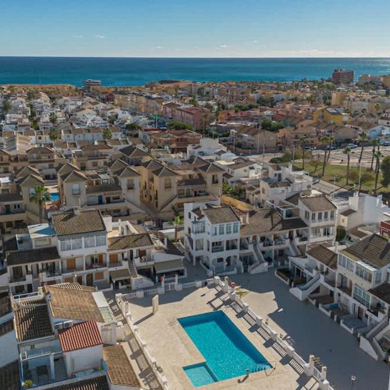 Peaceful 1BR Apt 10min Beach Pool & Workspace - Vacation Home - 32