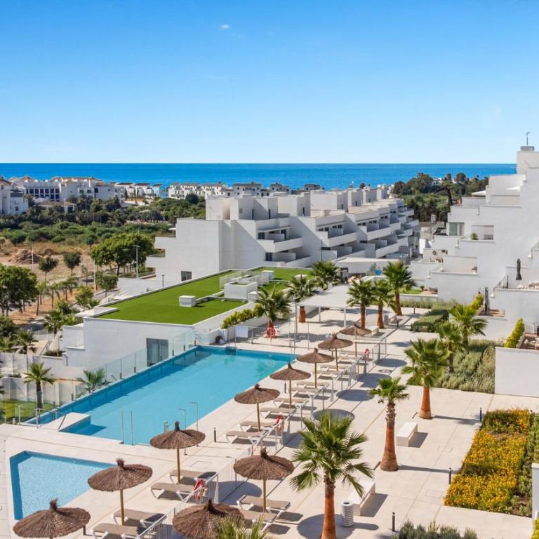 ViVi Homes - Casa Solara - Pool - Gym - Terrace - Three-Bedroom Apartment with Balcony - 1