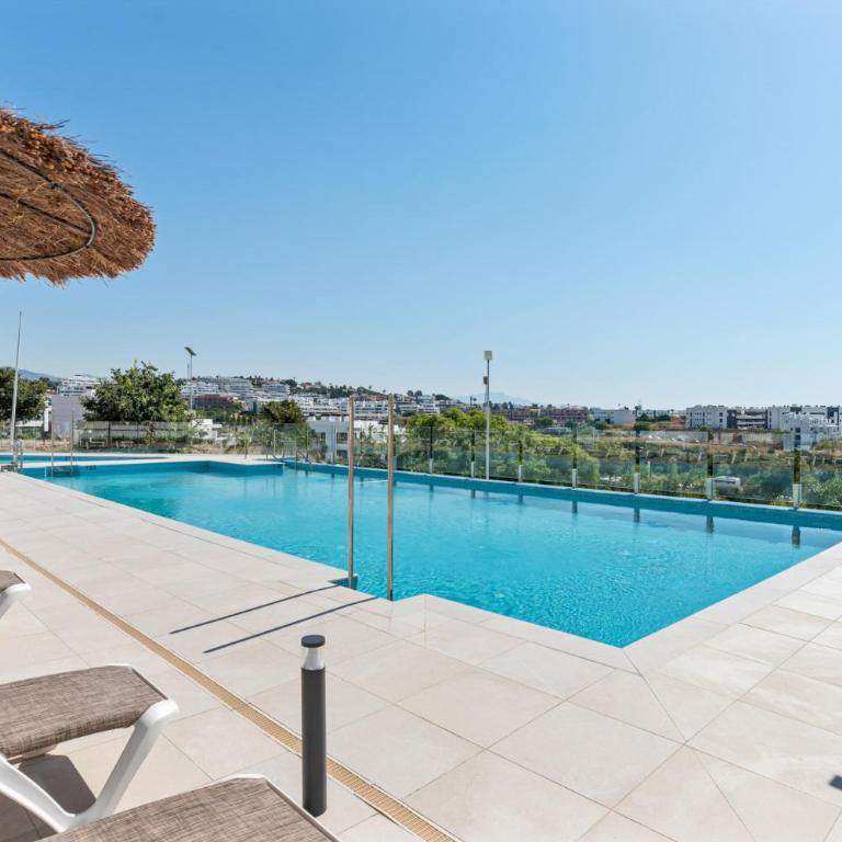 ViVi Homes - Casa Solara - Pool - Gym - Terrace - Three-Bedroom Apartment with Balcony - 8