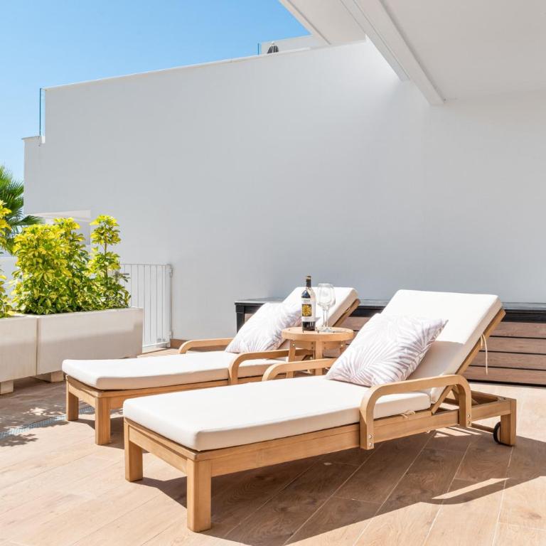 ViVi Homes - Casa Solara - Pool - Gym - Terrace - Three-Bedroom Apartment with Balcony - 13