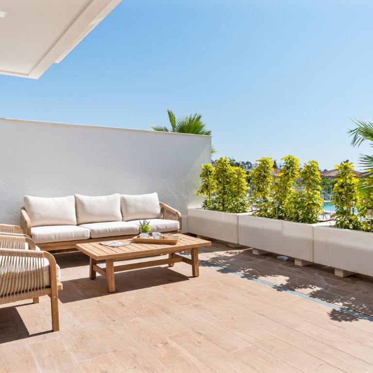 ViVi Homes - Casa Solara - Pool - Gym - Terrace - Three-Bedroom Apartment with Balcony - 12