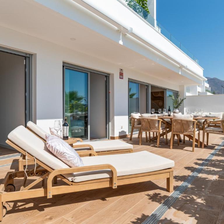 ViVi Homes - Casa Solara - Pool - Gym - Terrace - Three-Bedroom Apartment with Balcony - 14