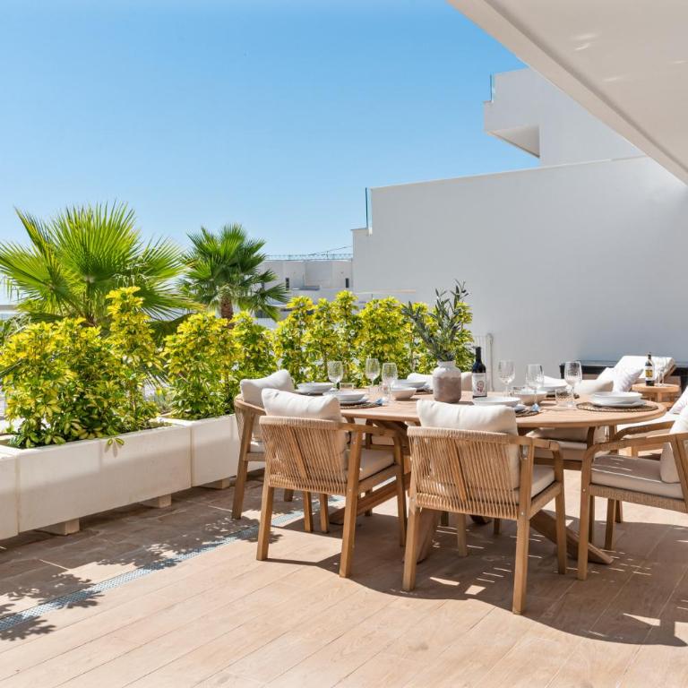ViVi Homes - Casa Solara - Pool - Gym - Terrace - Three-Bedroom Apartment with Balcony - 16