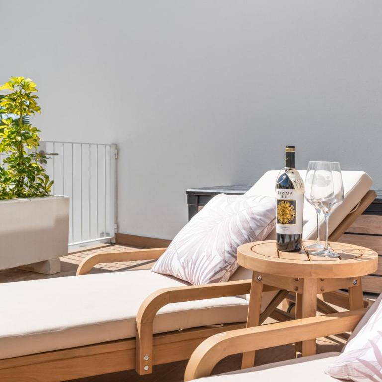 ViVi Homes - Casa Solara - Pool - Gym - Terrace - Three-Bedroom Apartment with Balcony - 15