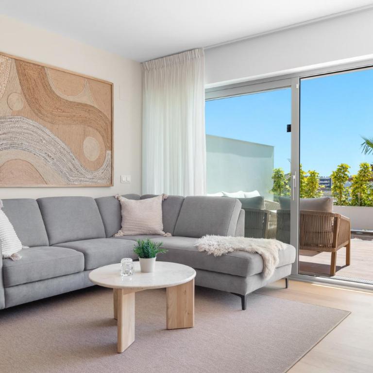 ViVi Homes - Casa Solara - Pool - Gym - Terrace - Three-Bedroom Apartment with Balcony - 17