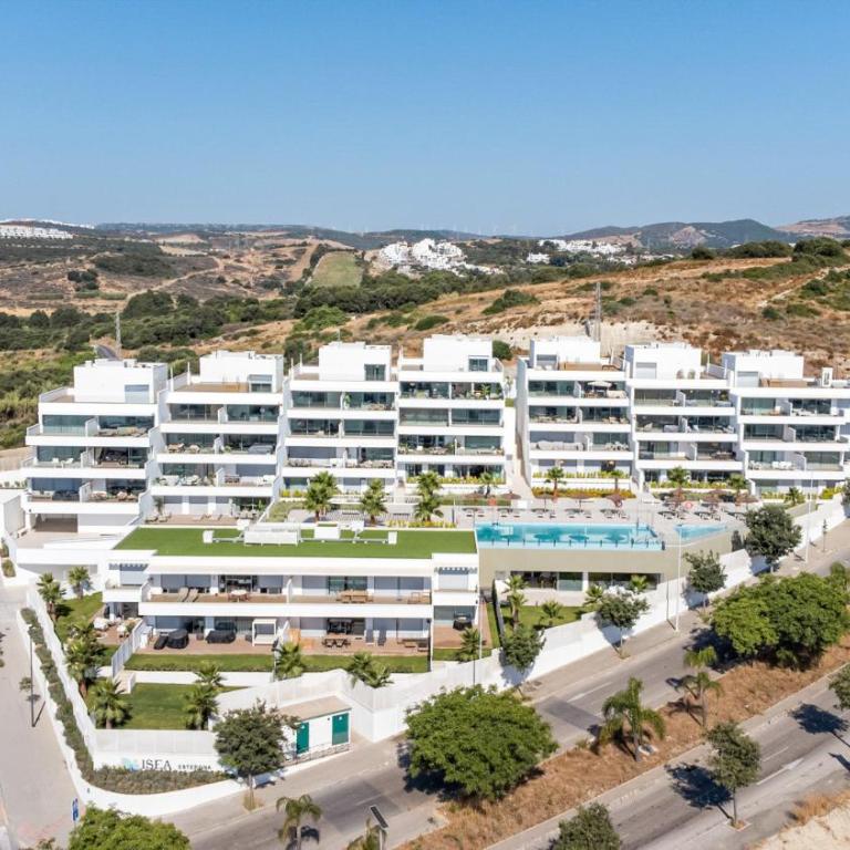 ViVi Homes - Casa Solara - Pool - Gym - Terrace - Three-Bedroom Apartment with Balcony - 39
