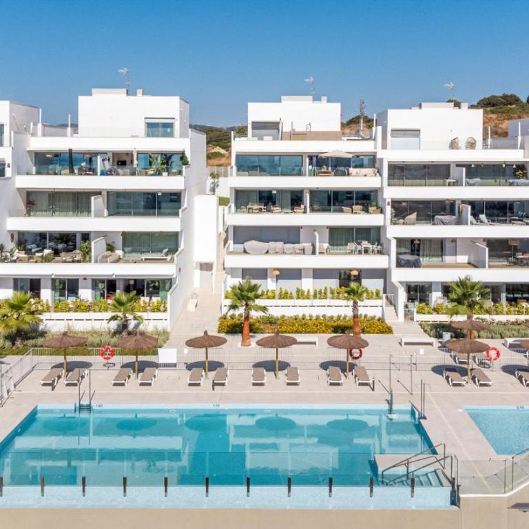 ViVi Homes - Casa Solara - Pool - Gym - Terrace - Three-Bedroom Apartment with Balcony - 36