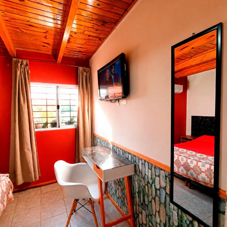 Hostel Estación Mendoza - Habitación Doble - 1 o 2 camas - 4