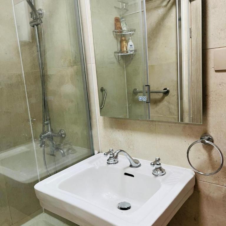 Acogedor frente al parque, 1 cuadra el metro - Two-Bedroom Apartment - 13