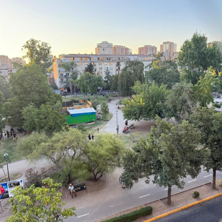 Acogedor frente al parque, 1 cuadra el metro - Two-Bedroom Apartment - 19