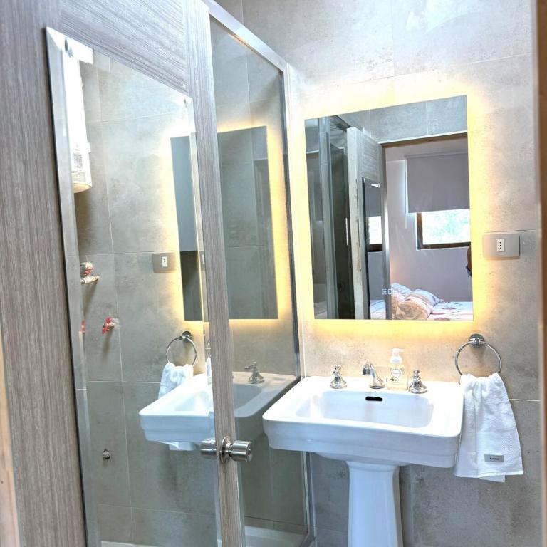 Acogedor frente al parque, 1 cuadra el metro - Two-Bedroom Apartment - 9