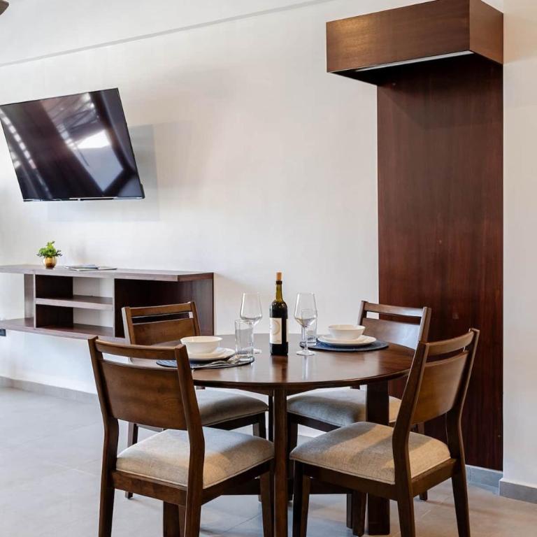 New Listing • Prime Location • Cozy & Modern - Apartamento - 8