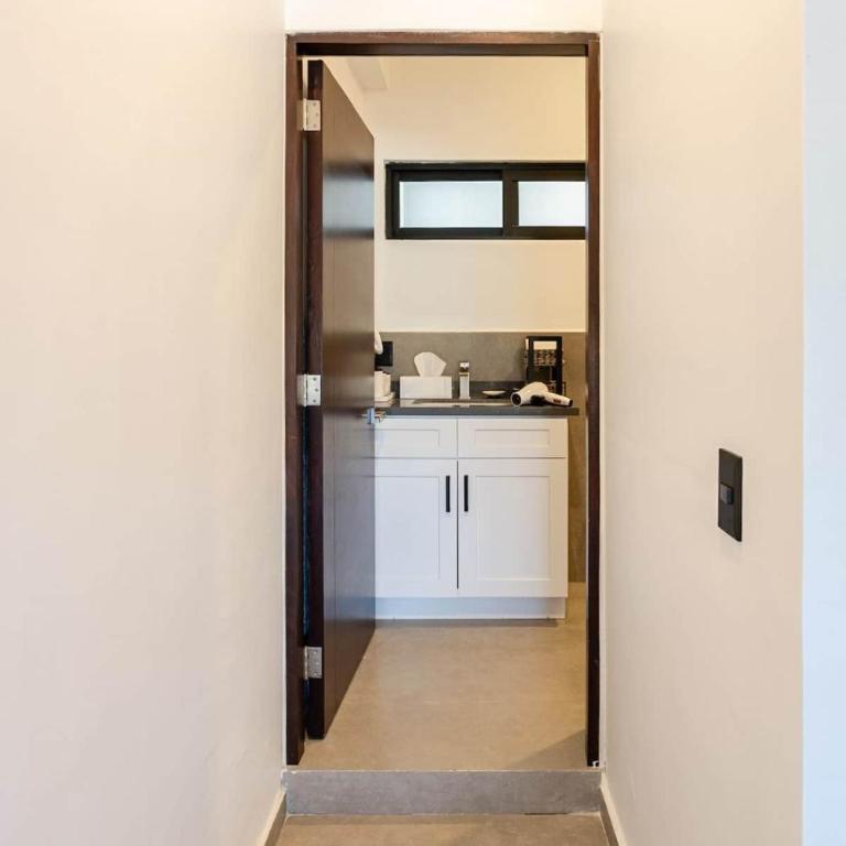 New Listing • Prime Location • Cozy & Modern - Apartamento - 23