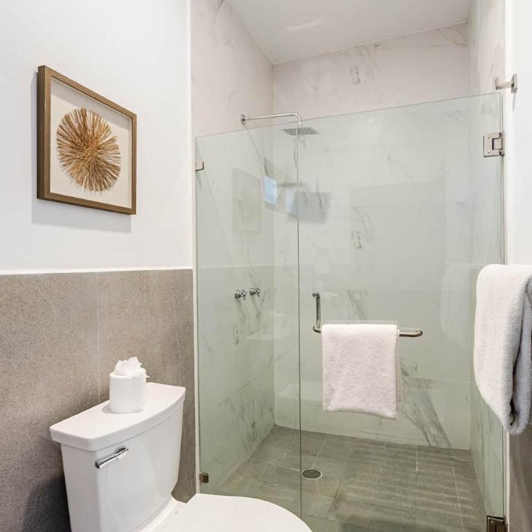 New Listing • Prime Location • Cozy & Modern - Apartamento - 21