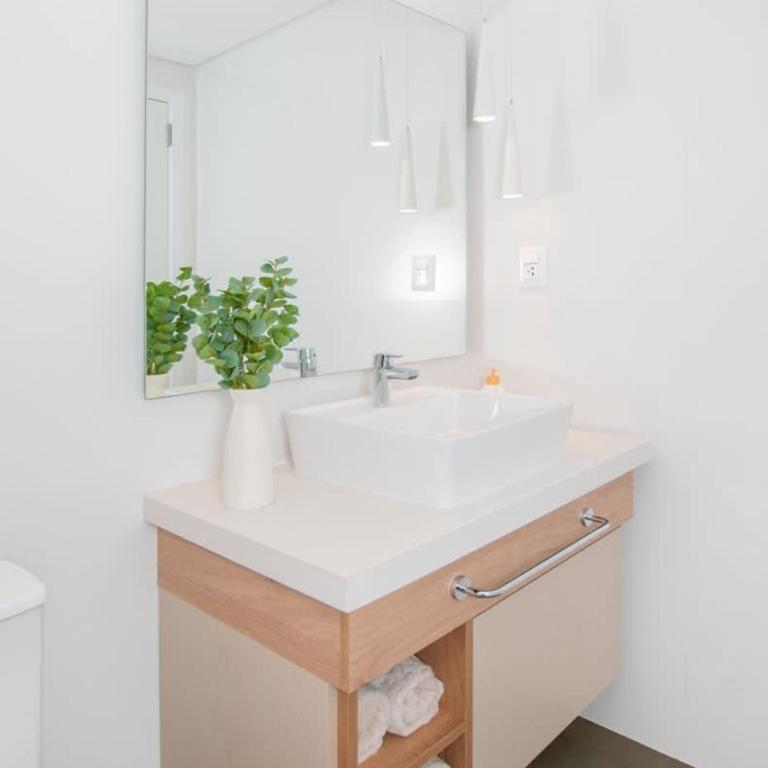 Comfortable 1BR Apartment - Apartment - 8